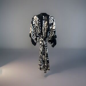 Natori Black White Abstract Print Short Robe w/ Tie Waist Kimono Sleeve Size SM